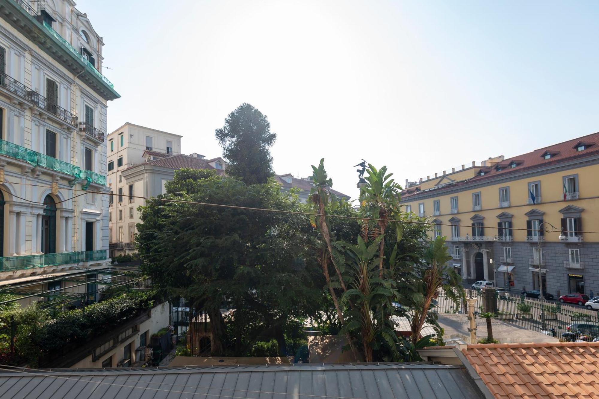 Well Suites - Piazza Dei Martiri Neapel Exterior foto