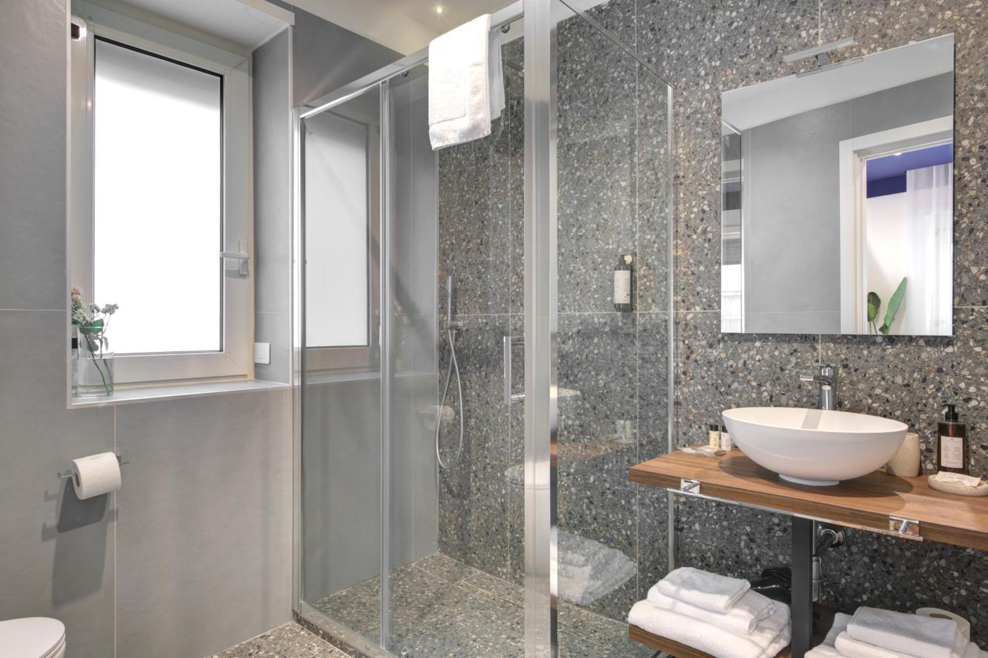 Well Suites - Piazza Dei Martiri Neapel Exterior foto