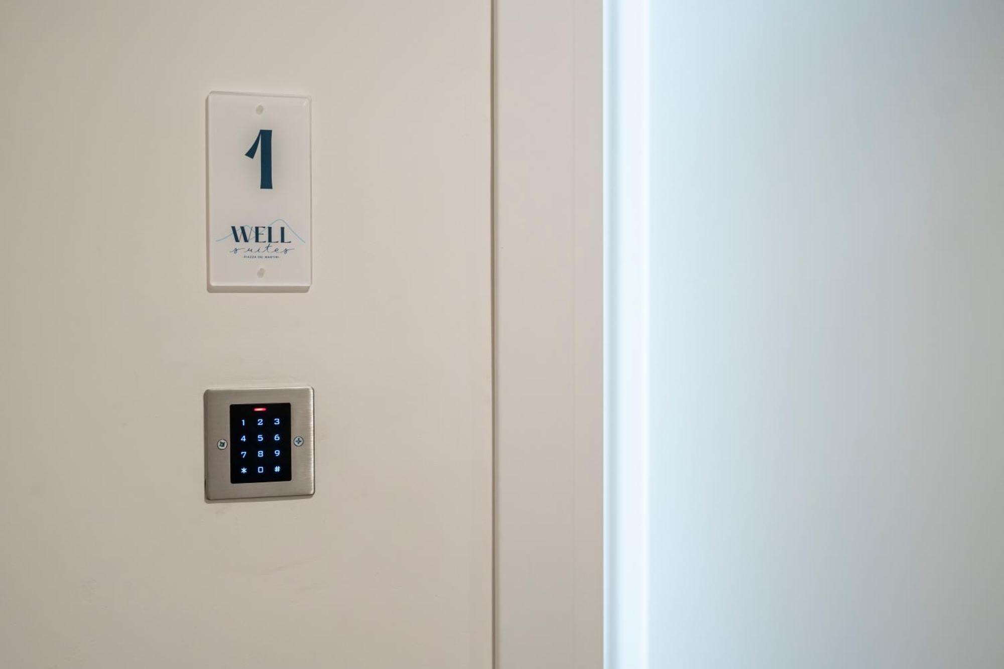 Well Suites - Piazza Dei Martiri Neapel Exterior foto